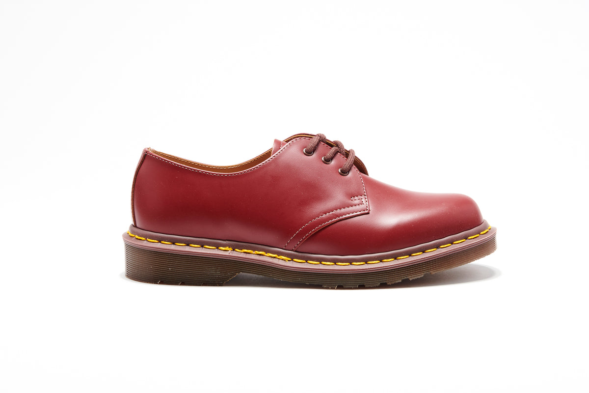 Burgundy Vintage 1461 Oxblood Quilon Made in England Cueva