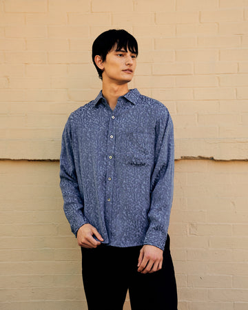 Amoeba Jacquard Curve Hem Shirt Blue
