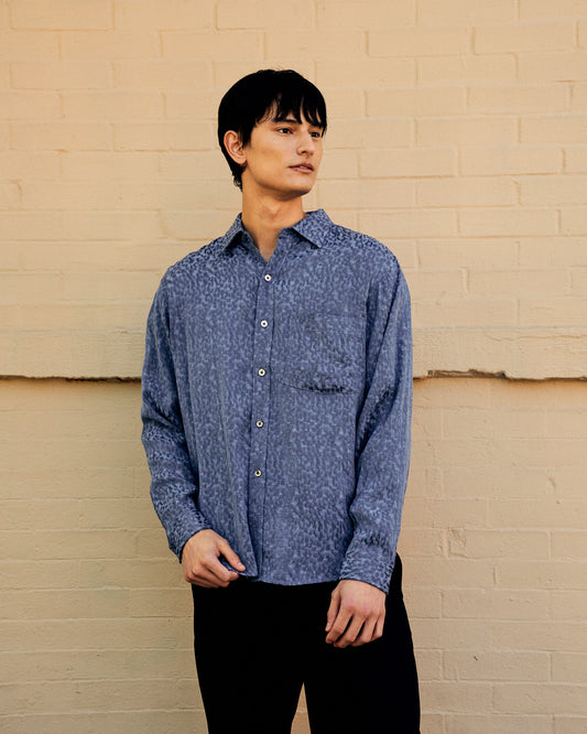 Amoeba Jacquard Curve Hem Shirt Blue